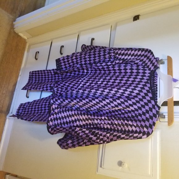 "Slumber in Style: Chic & Comfortable Luxury Pyjamas" - Picture 6 of 7